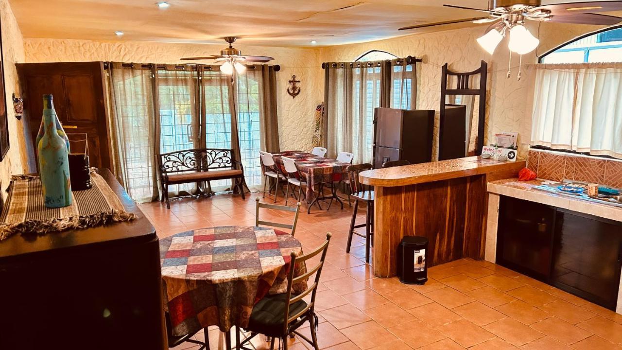Casa Encantada Offers You Two-Bedroom House, 1 Tiny Apartment & 3 Double Rooms Manuel Antonio Esterno foto
