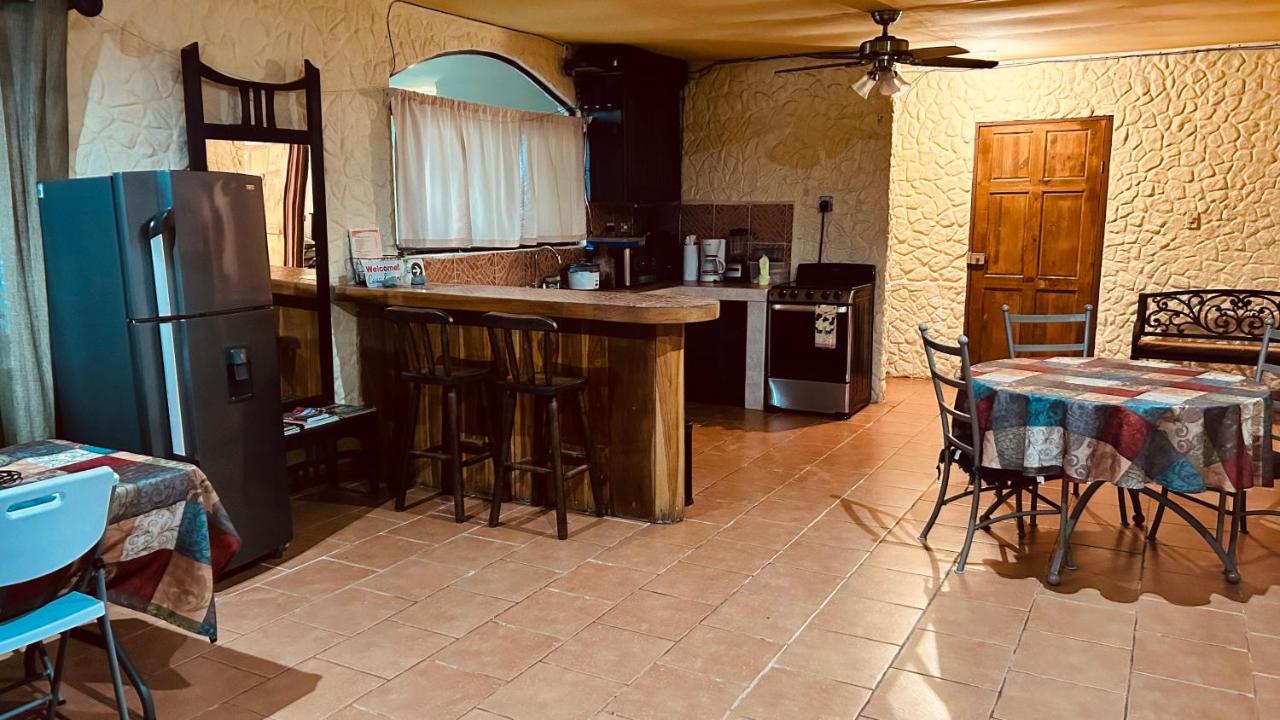 Casa Encantada Offers You Two-Bedroom House, 1 Tiny Apartment & 3 Double Rooms Manuel Antonio Esterno foto