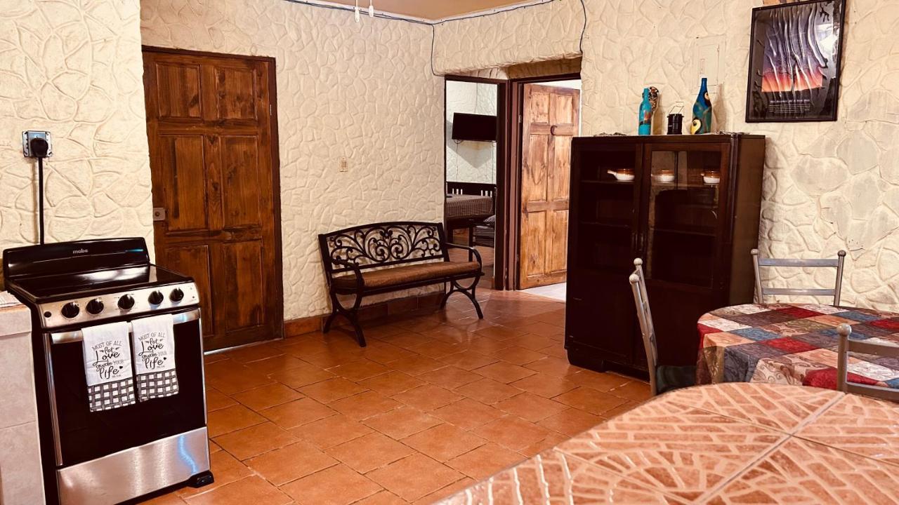 Casa Encantada Offers You Two-Bedroom House, 1 Tiny Apartment & 3 Double Rooms Manuel Antonio Esterno foto