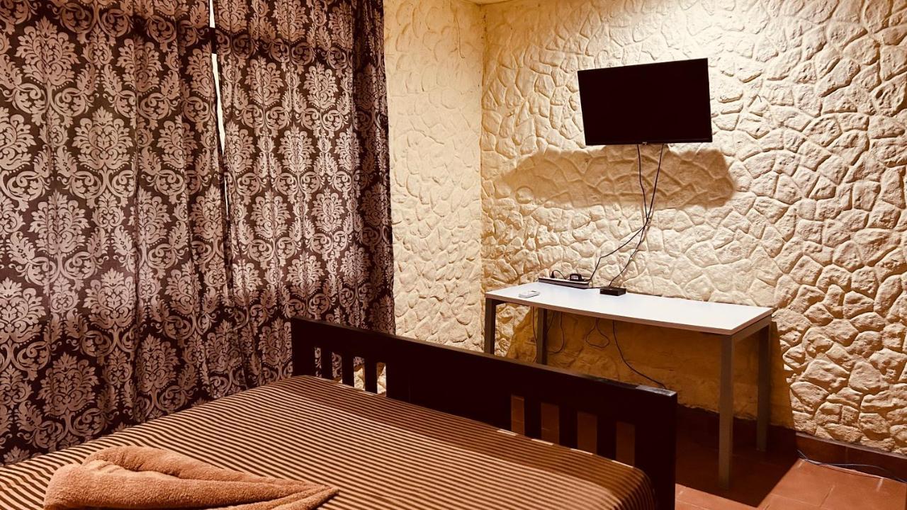 Casa Encantada Offers You Two-Bedroom House, 1 Tiny Apartment & 3 Double Rooms Manuel Antonio Esterno foto