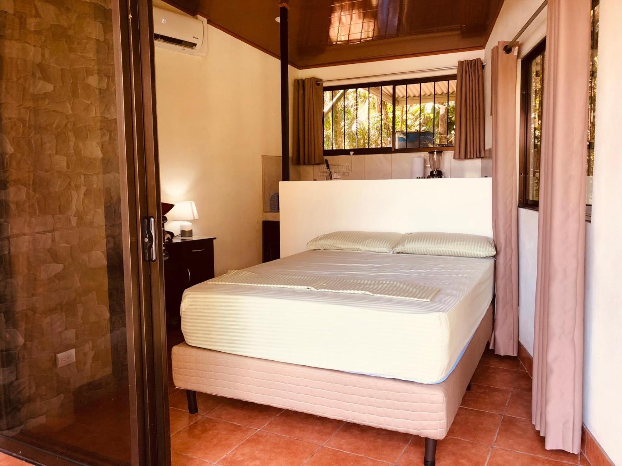 Casa Encantada Offers You Two-Bedroom House, 1 Tiny Apartment & 3 Double Rooms Manuel Antonio Esterno foto