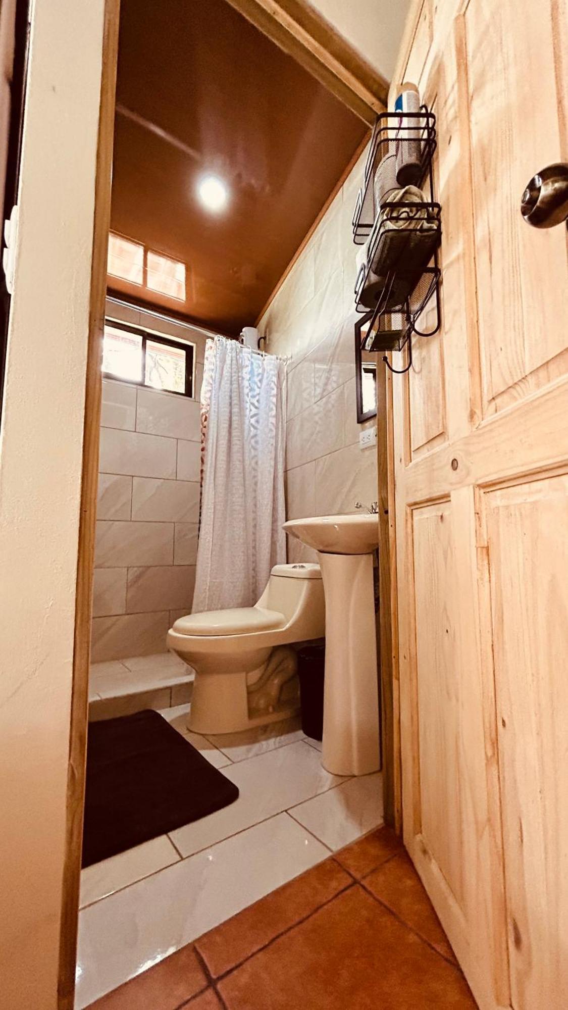 Casa Encantada Offers You Two-Bedroom House, 1 Tiny Apartment & 3 Double Rooms Manuel Antonio Esterno foto