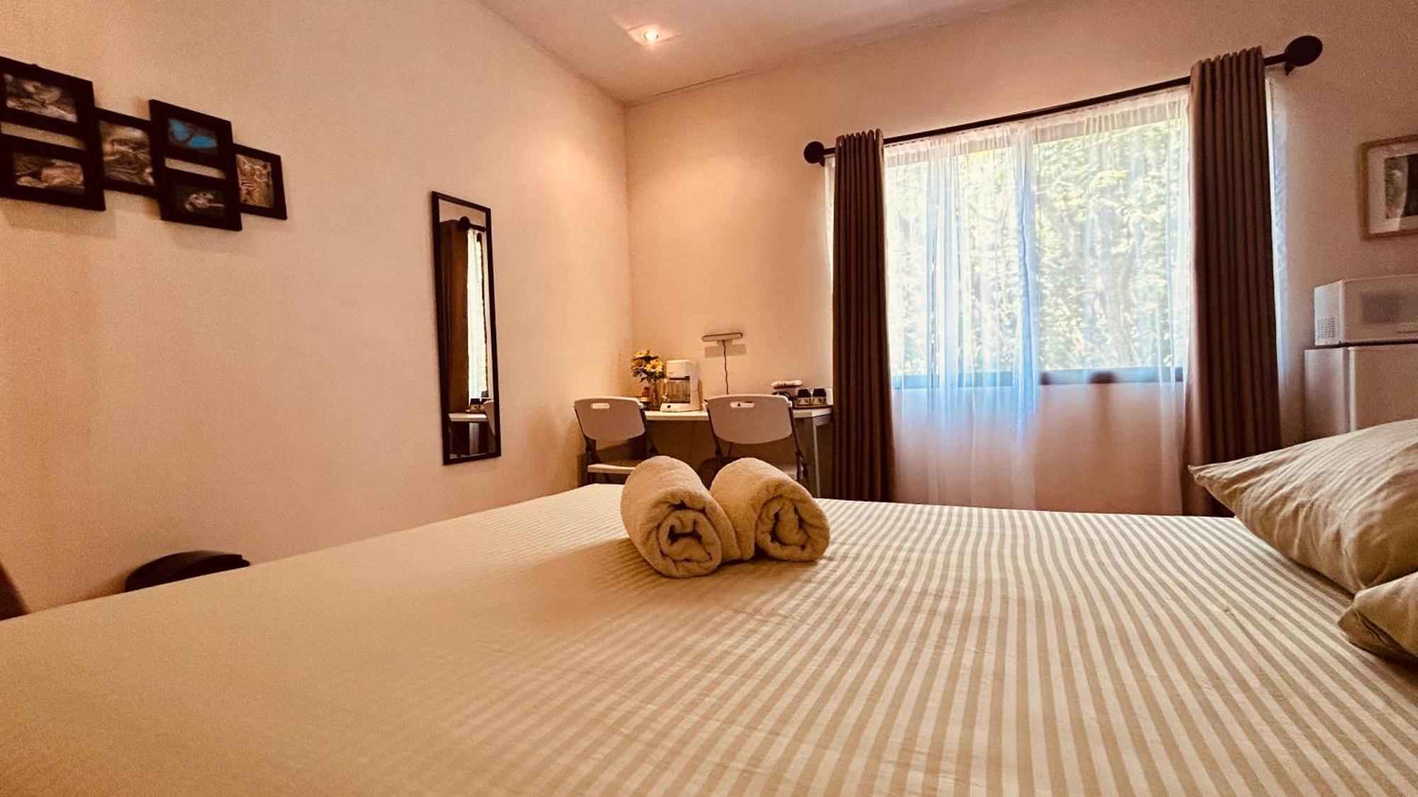 Casa Encantada Offers You Two-Bedroom House, 1 Tiny Apartment & 3 Double Rooms Manuel Antonio Esterno foto